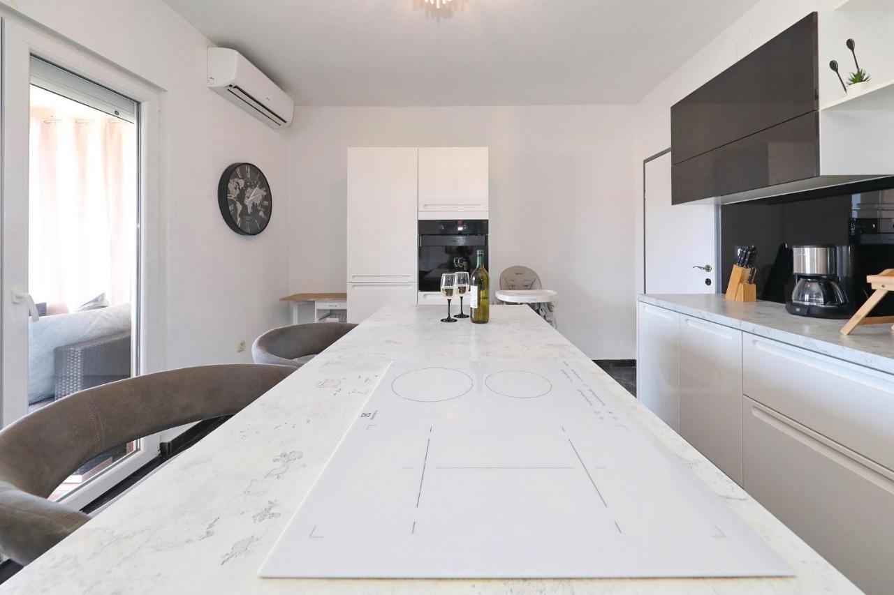 Apartman Nika Sa Jacuzzijem Zadar Buitenkant foto