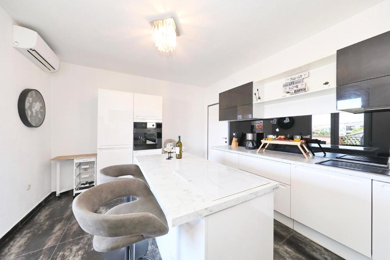 Apartman Nika Sa Jacuzzijem Zadar Buitenkant foto